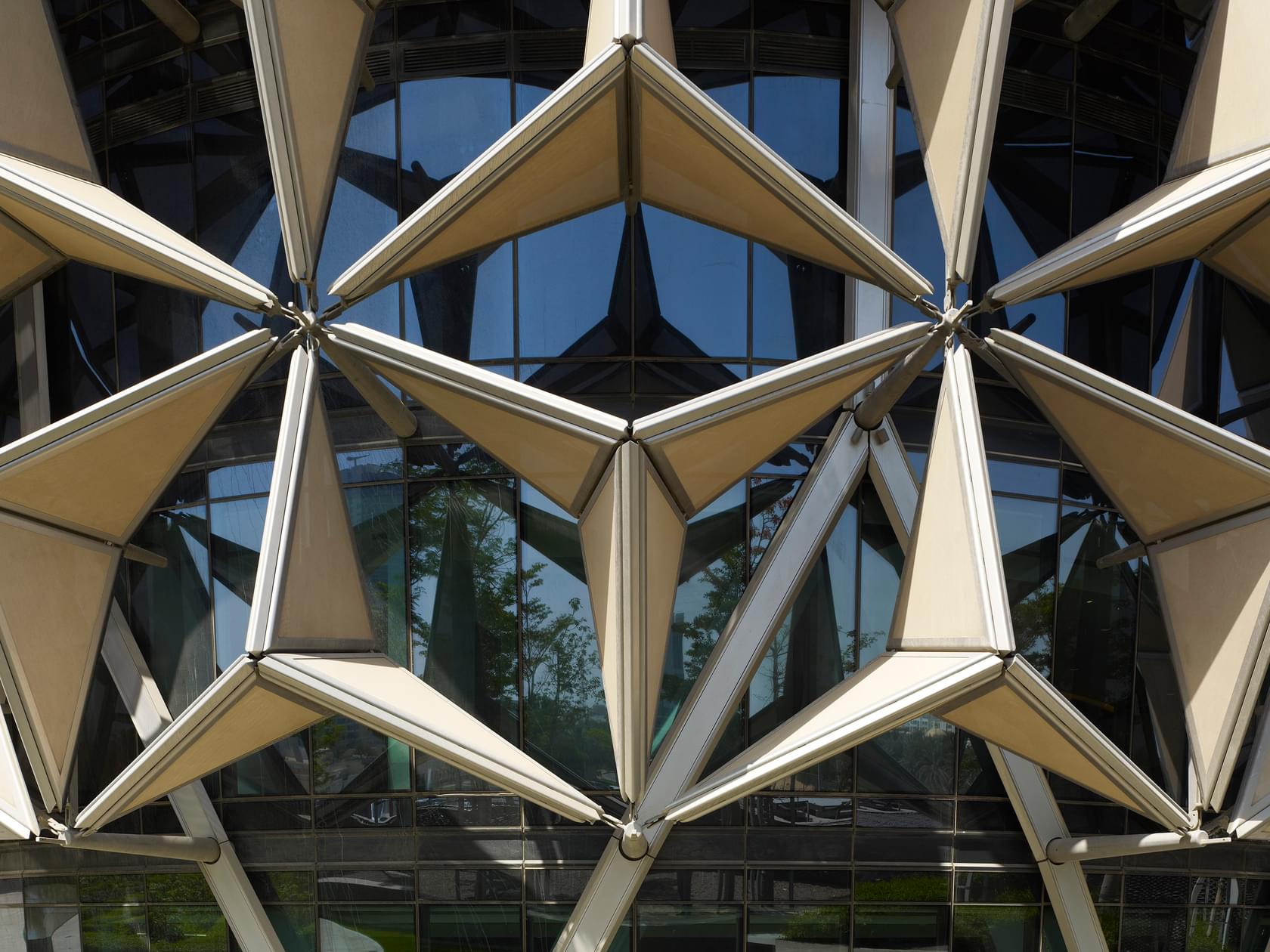 AHR-Office-AlBahrTowers-Architecture-Exterior11-MiddleEast