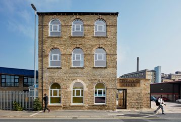 AHR-Student-Accommodation-BritanniaMills-Buildingconsultancy-Exterior2-Huddersfield