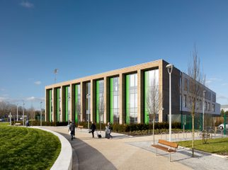 AHR-College-ConnellCollege-Architecture-Exterior2-Manchester