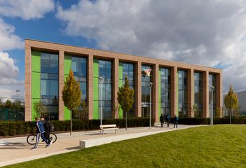 AHR-College-ConnellCollege-Architecture-Exterior1-Manchester