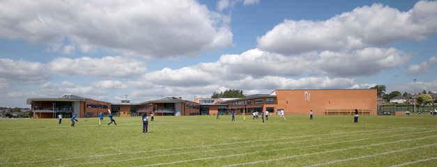 AHR-College-CrownHillsCollege-Architecture-Exterior1-Leicester