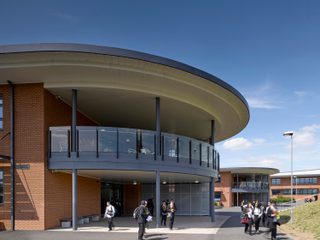 AHR-College-CrownHillsCollege-Architecture-Exterior2-Leicester