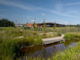 AHR-College-CrownHillsCollege-Architecture-Exterior3-Leicester