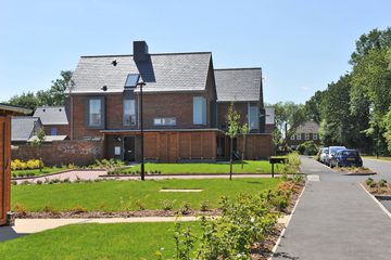 AHR-Houses-HophurstLane-Architecture-Exterior6-WestSussex
