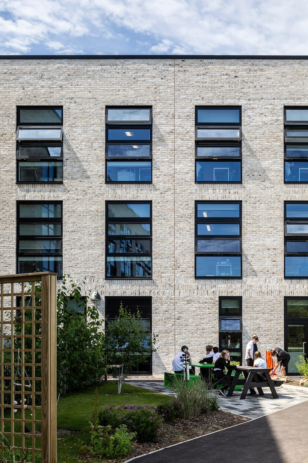 AHR-School-MadrasCollege-Architecture-Exterior3-Scotland