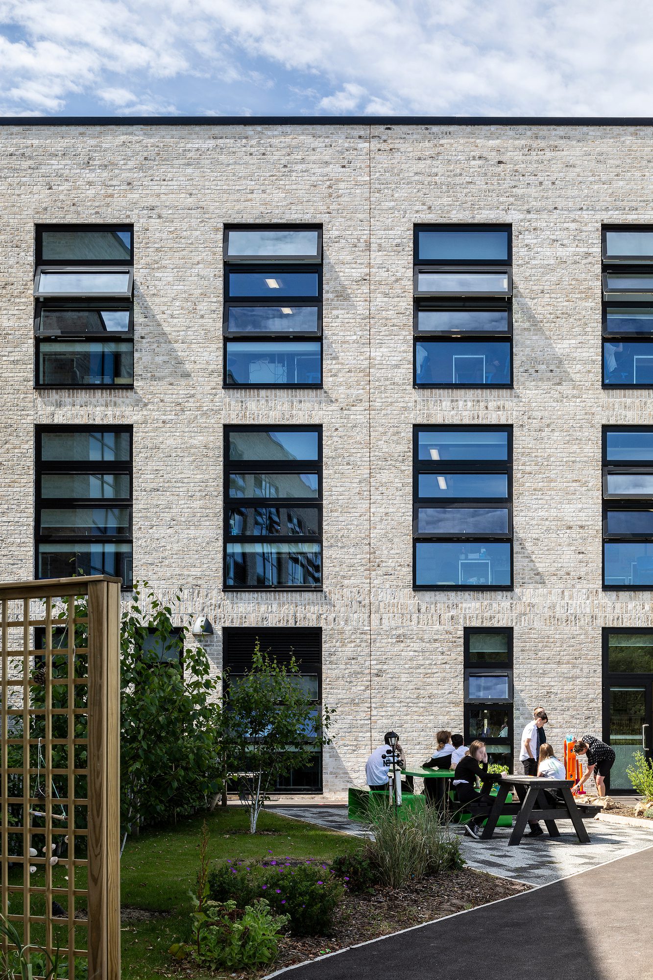 AHR-School-MadrasCollege-Architecture-Exterior3-Scotland