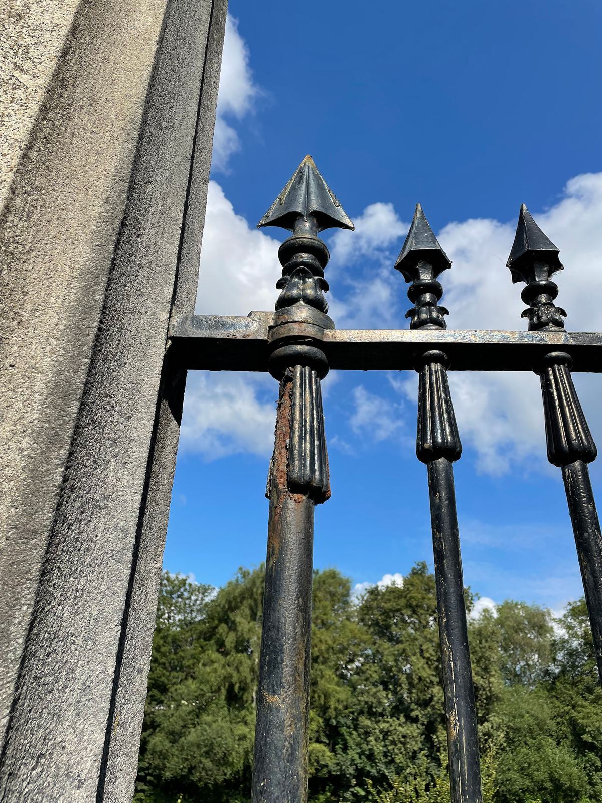 Damaged ironwork will be repaired 3000px