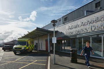 AHR-Healthcare-BangorHospital-Architecture-Exterior-Wales