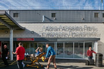 AHR-Healthcare-BangorHospital-Architecture-Exterior2-Wales